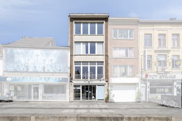 Handelspand met woonst te koop in Merksem