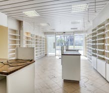 Handelspand met woonst te koop in Merksem