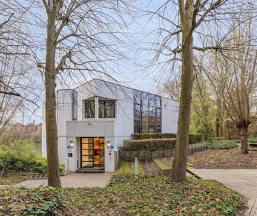 Kantoor te huur in Niel: unieke ligging aan het water