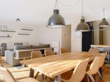 Dansaert - Spacious furnished apartment with parking for rent