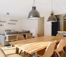 Dansaert - Spacious furnished apartment with parking for rent