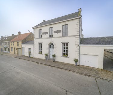 Authentieke herenwoning met 5 slaapkamers, tuin en garage.