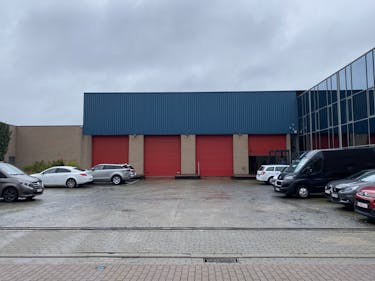 Warehouse with offices centrally located in Roeselare 