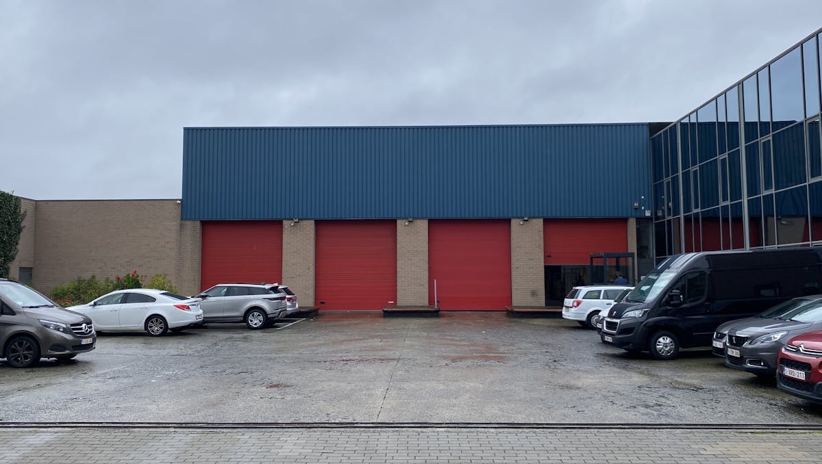 Warehouse with offices centrally located in Roeselare