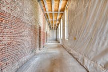 Handelsgelijkvloers/ kantoor in Peterseliestraat in Brugge