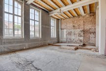 Handelsgelijkvloers/ kantoor in Peterseliestraat in Brugge