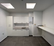 Lichtrijk handelspand (58 m²) te huur in centrum Gent