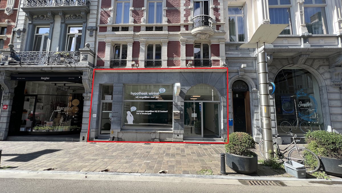 Lichtrijk handelspand (58 m²) te huur in centrum Gent