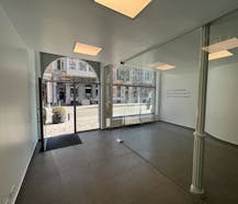 Lichtrijk handelspand (58 m²) te huur in centrum Gent