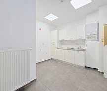 Lichtrijk handelspand (58 m²) te huur in centrum Gent