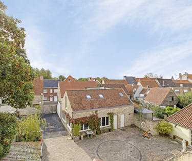 Uniek eigendom met drie gebouwen in Dudzele te koop