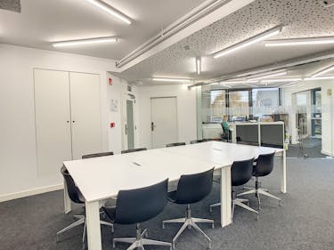 Instapklaar kantoor van ca. 26,98m² in 3koningen Torhout