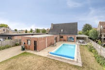 Praktijkruimte met woonst te koop in Beveren-Leie