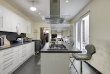 Huis met 6 slaapkamers te koop in Deurne!