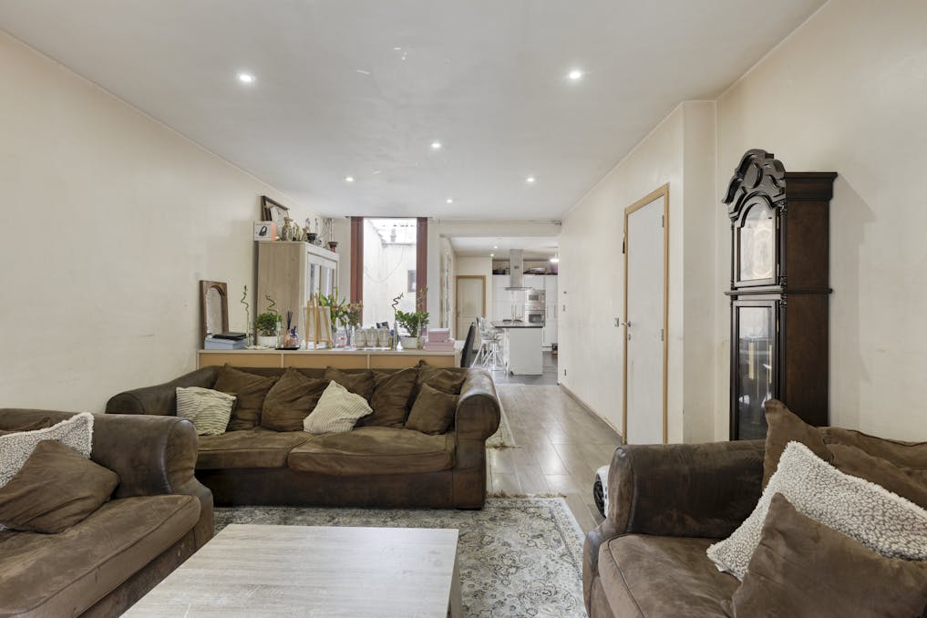 Huis met 6 slaapkamers te koop in Deurne! 