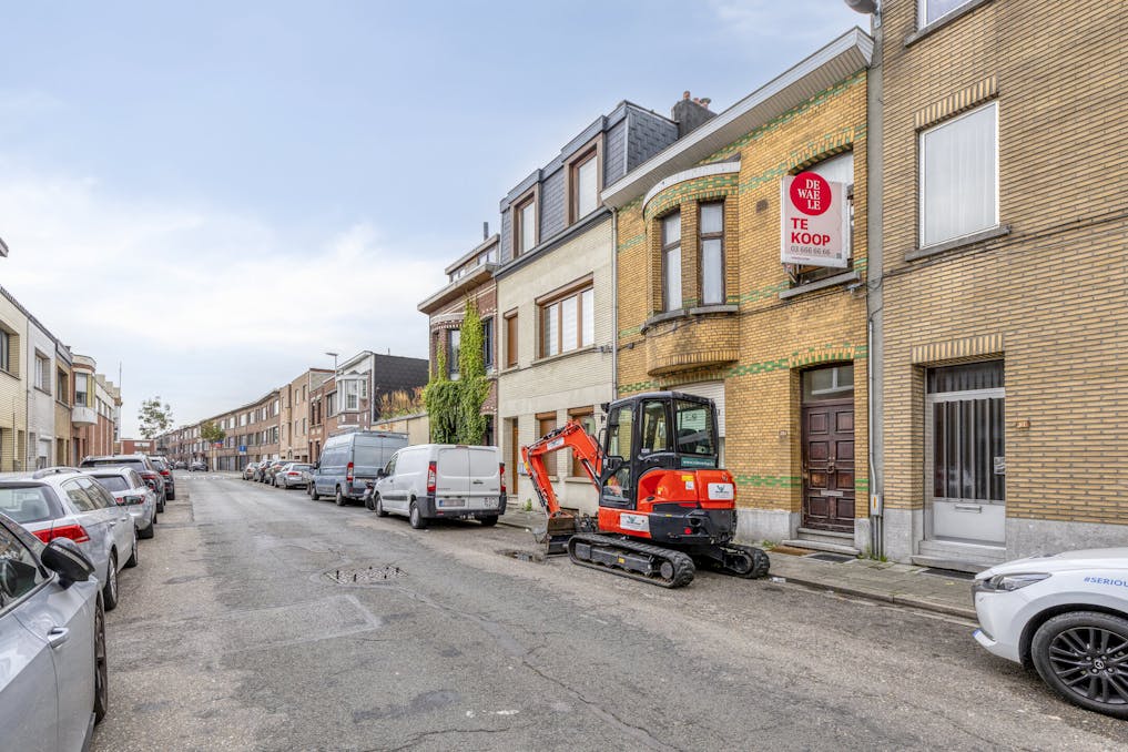 Huis met 6 slaapkamers te koop in Deurne! 