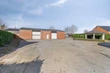 Ruime woning met loodsen te koop in Essen