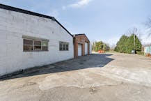 Ruime woning met loodsen te koop in Essen