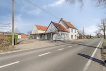 Ruime woning met loodsen te koop in Essen