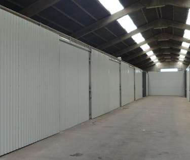 Opslagplaats van ca. 50 m² te huur in Beselare