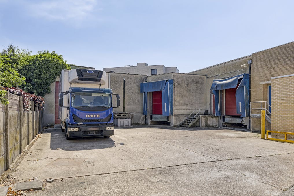 Te koop: Magazijn in het hart van Sint-Pieters (Brugge)