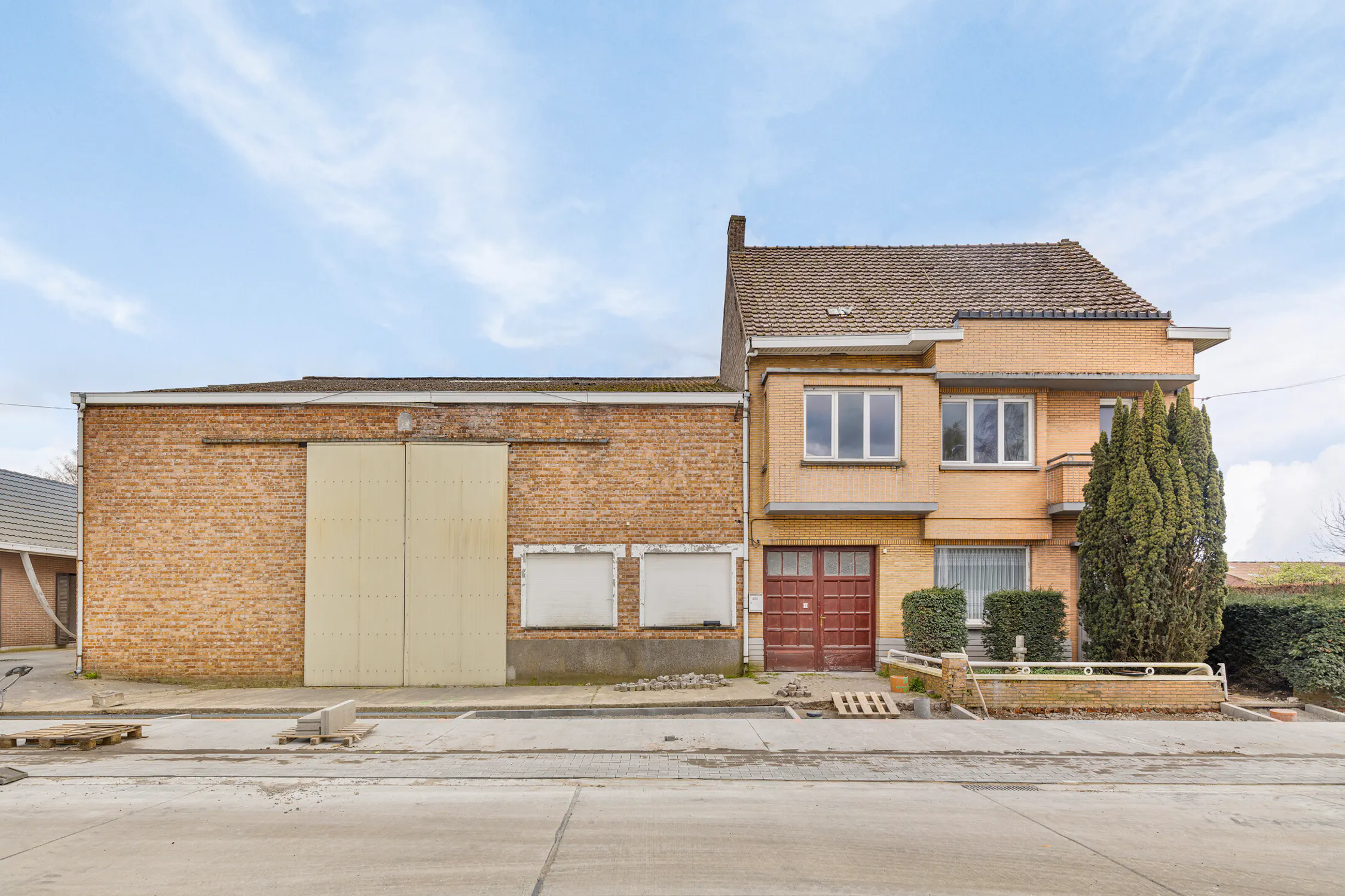 Magazijn met woonst verkocht in Waregemstraat 496, Deerlijk - Dewaele