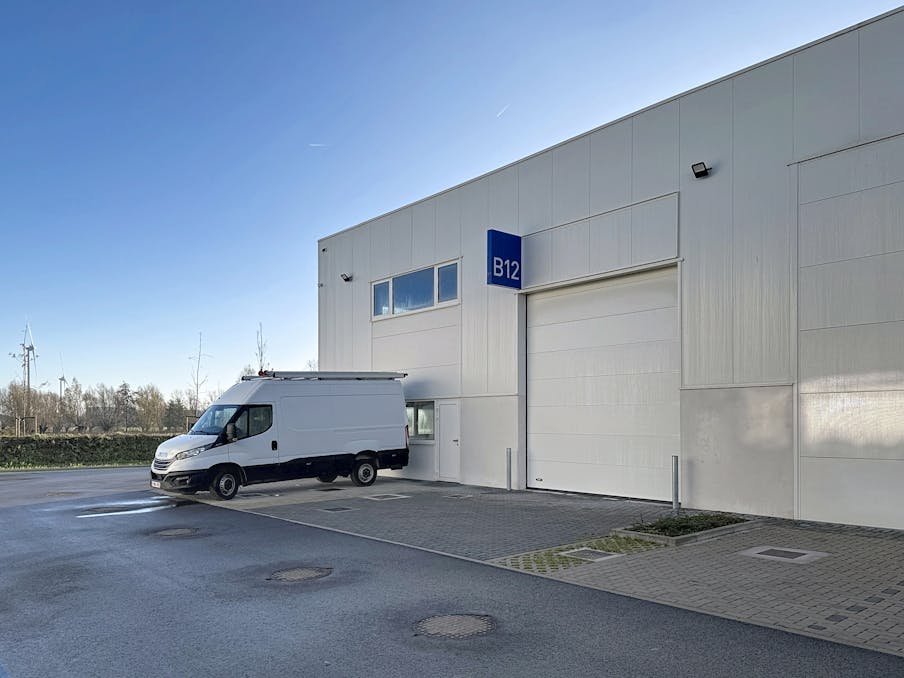 Nieuwbouw KMO-unit (303 m²) te huur in Evergem