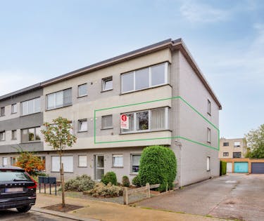 Appartement met 2 a 3slaapkamers en garage te koop in Hoevenen!