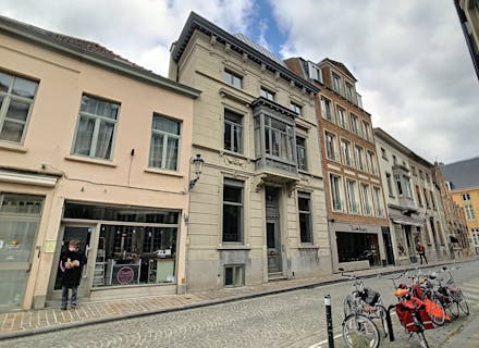 Luxueus gemeubeld appartement met 1 slaapkamer en terras in het centrum van Brugge