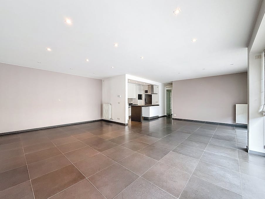 Ruim appartement met 3 terrassen te huur in Deerlijk