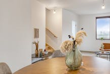 Instapklare nieuwbouwwoning met 3 slaapkamers en zwemvijver