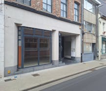 Handelspand (ca. 100 m²) te huur in het centrum van Torhout