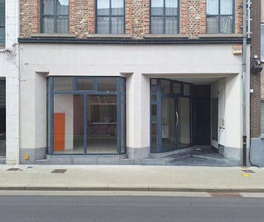 Handelspand (ca. 100 m²) te huur in het centrum van Torhout
