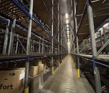 Pallet storage for rent with loading and unloading docks