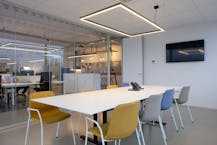 Instapklaar kantoor (ca. 500 m²) te huur te Oostkamp.