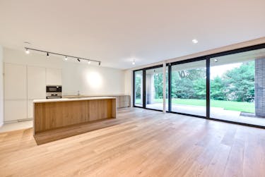  Recent appartement met tuin op de Avenue Hamoir