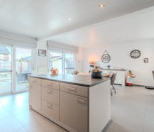 Volledig gerenoveerde bungalow met 3 slaapkamers te Westende!