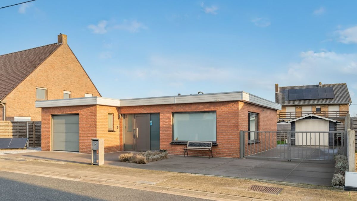 Volledig gerenoveerde bungalow met 3 slaapkamers te Westende!