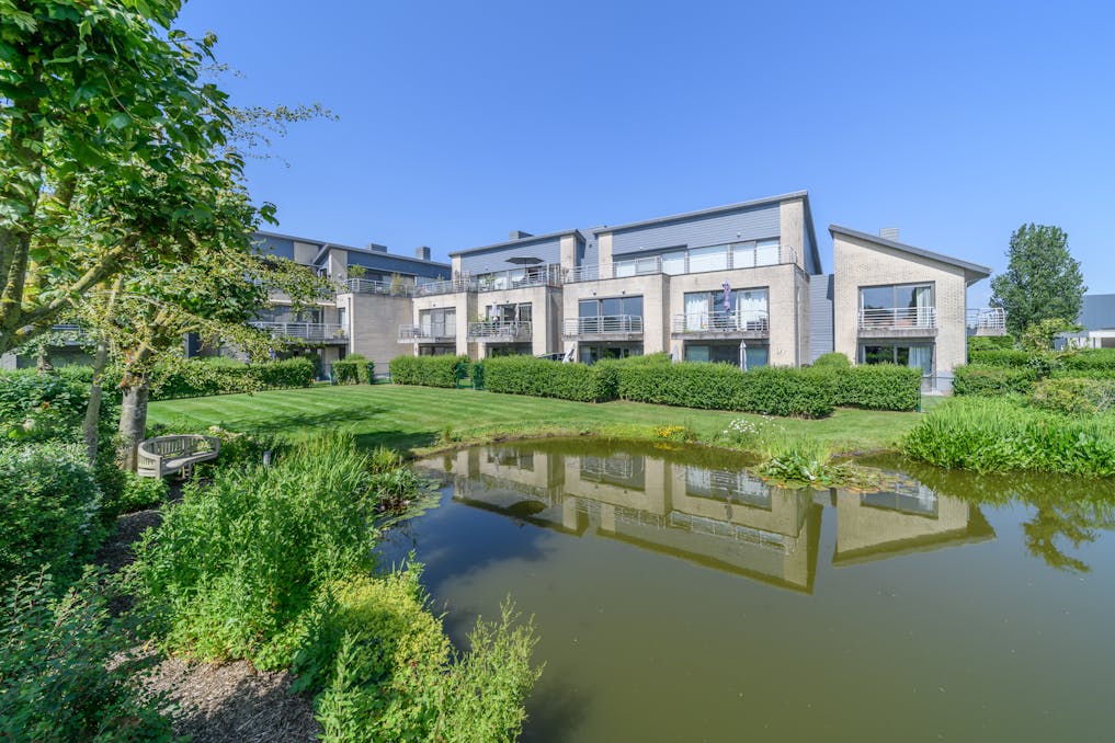 Appartement met 2 slaapkamers en parking te Veurne.