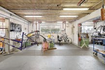 Commercieel bedrijfsgebouw van ca. 400m² met parking