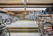 Commercieel bedrijfsgebouw van ca. 400m² met parking