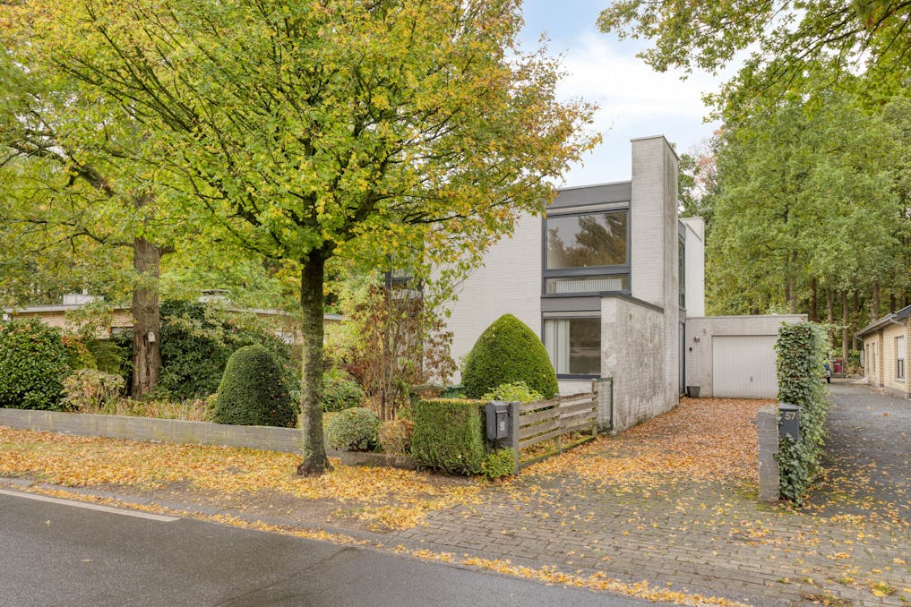 Vrijstaand huis langs de Zilversparrenstraat te Sint-Kruis (Brugge)