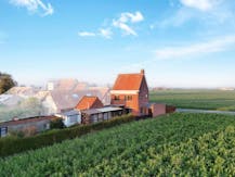 Halfopen bebouwing met 4 slaapkamers en garage in Langemark