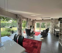 À vendre : maison mitoyenne dans un endroit calme avec un jardin ensoleillé
