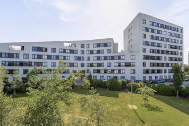 Lichtrijk appartement met 2 slaapkamers en tuin te Gent