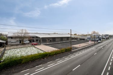 KMO-unit van 728 m² te huur in Kuurne