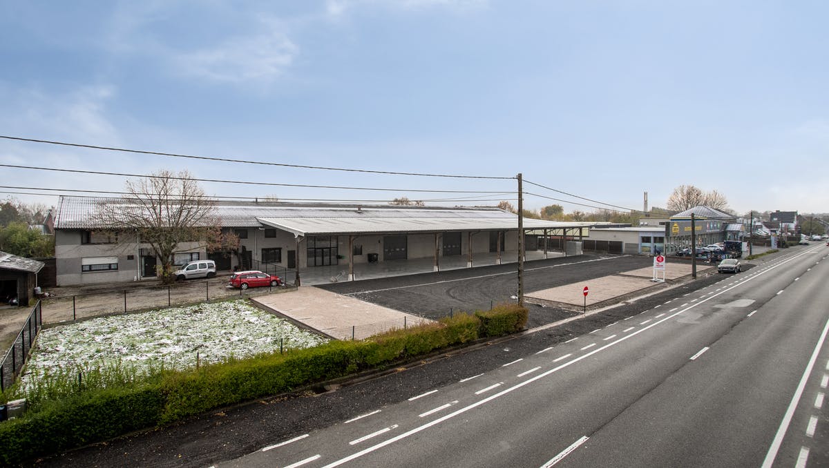 KMO-unit van 728 m² te huur in Kuurne