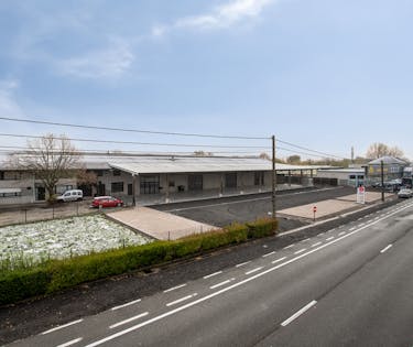 KMO-unit van 728 m² te huur in Kuurne