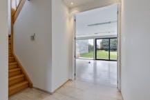 Half open woning / praktijk met leuke tuin te Bissegem