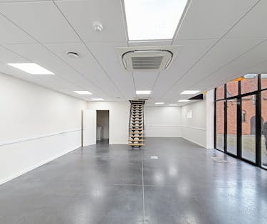 Kantoor met magazijn te huur in Geluwe